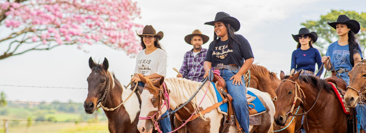 Em Nova Luzitânia, cavalgada reúne tradição, música e grande público