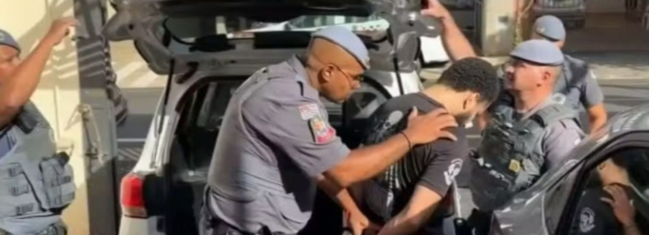 Filho é preso suspeito de golpear a própria mãe com facão e deixar vítima ferida em piscina