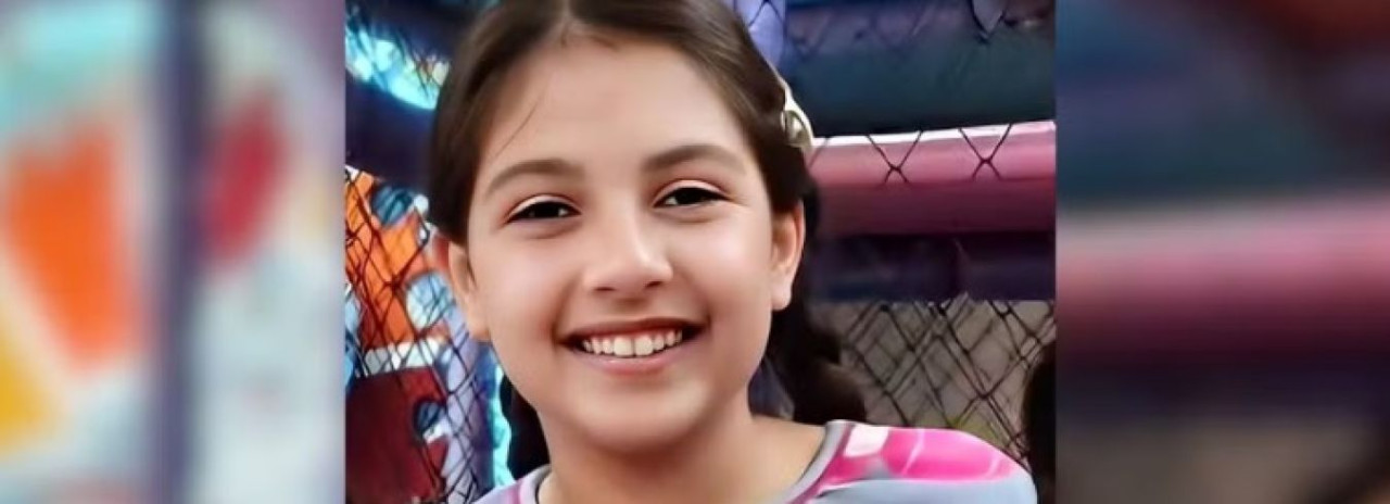 Menina de 12 anos morre após ter cabelo sugado por ralo de piscina