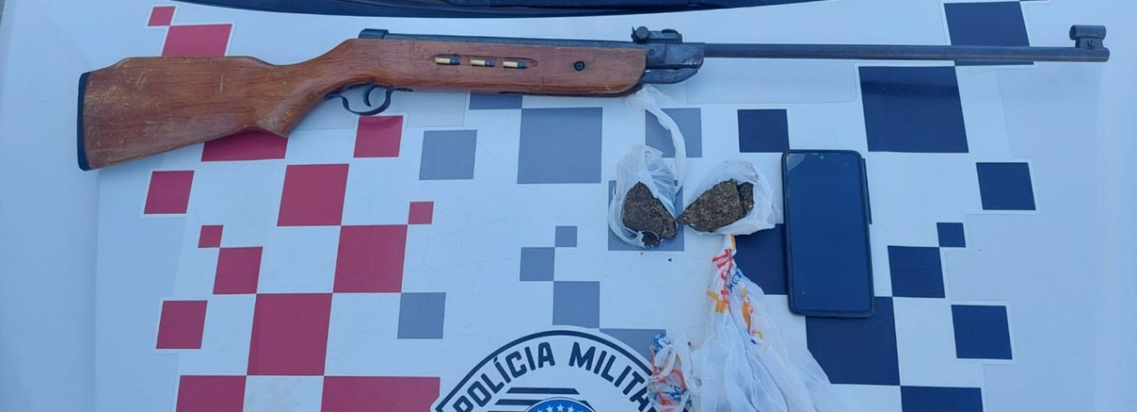 Operação conjunta da PM apreende arma e drogas e prende suspeito em bairro de Auriflama