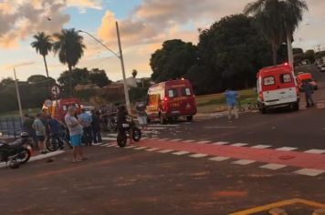 Acidente entre motos deixa quatro pessoas feridas em avenida