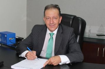 Júnior propõe redução nos salários de comissionados para promover economia nos cofres públicos