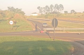 Motociclista fica gravemente ferido após acidente em pontilhão de acesso à Auriflama