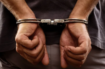 Homem é preso em flagrante por agredir esposa e brigar com filho em Guzolândia