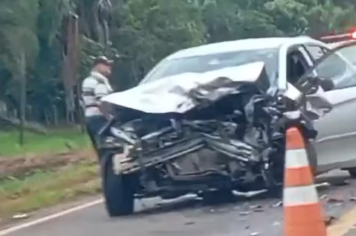 Professora morre em acidente após motorista invadir contramão para desviar de cachorro