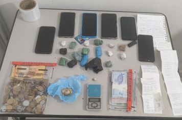 Polícia encontra drogas, celulares e dinheiro durante cumprimento de mandado em Auriflama