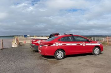 Bombeiros retomam buscas por trabalhador que caiu no Rio Tietê após estrutura metálica de ponte ceder