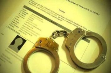 Homem de Guzolândia com dois mandados por estupro de vulnerável e violência doméstica é preso na Bahia