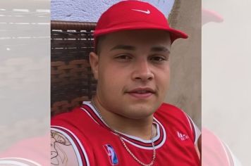 Jovem é morto com seis tiros após suspeito descer de carro e atirar