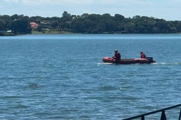 Pescador desaparece após cair em rio e amigo é resgatado por outra embarcação 
