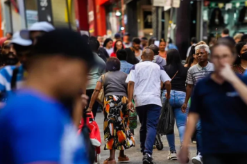 População do Brasil alcança marca de 213,4 milhões de habitantes, divulga IBGE