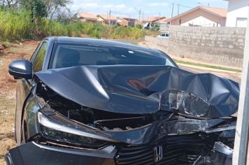Motorista perde controle e colide com poste em Auriflama