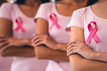 Projeto Outubro Rosa promove doação de mechas e ações solidárias na Praça da Matriz