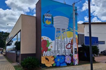 Centro Cultural de Auriflama ganha nova pintura muralista que celebra as raízes da cidade