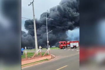 Incêndio causa destruição em fábrica de isopor na região