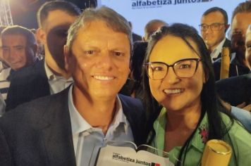 Katia Morita recebe prêmios estaduais por excelência na alfabetização