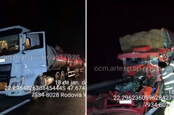 Motorista fica preso às ferragens após colisão entre carreta e caminhão em rodovia