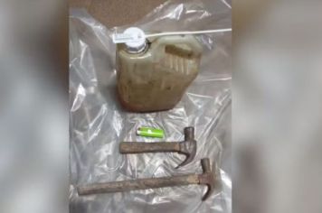 Homem mantém filho de 1 ano refém, ameaça incendiar casa e acaba preso