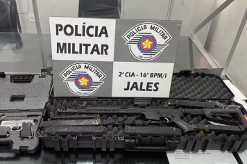 Homem é preso suspeito de agredir a esposa, ameaçar ela de morte e possuir carabina de uso restrito