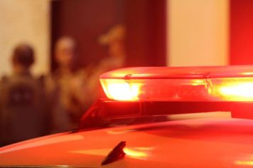 Polícia prende homem por tráfico e apreende drogas escondidas em sofá  