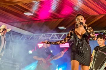 Mel Rocca agita os 60 anos de Guzolândia com show na Praça Matriz