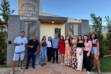 Alunos beneficiados pelo Bolsa de Estudos 2026 assinam contratos em Guzolândia