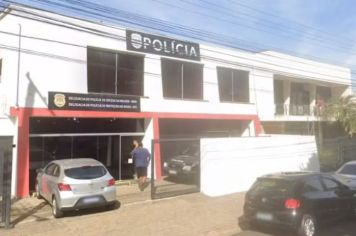 Homem é preso suspeito de tentar matar companheira a facadas