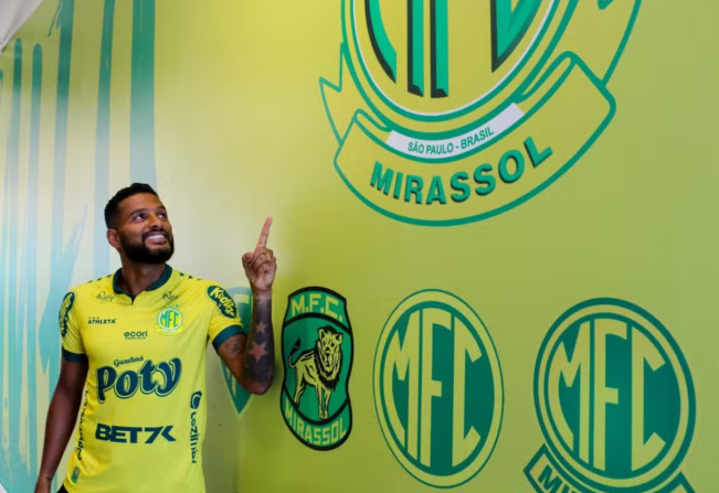 Mirassol oficializa a contratação do lateral Reinaldo, ex-Grêmio