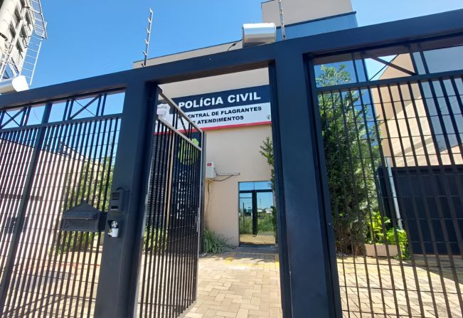 Homem volta para pagar conta em bar, é espancado, furtado e deixado nu após discussão