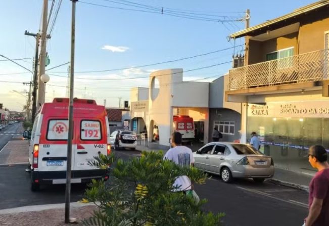 Motorista bêbado e com CNH suspensa capota carro e deixa criança em estado grave