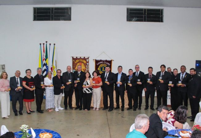 Lions Clube de Auriflama comemora 30 anos com homenagens, história e renovação de compromissos