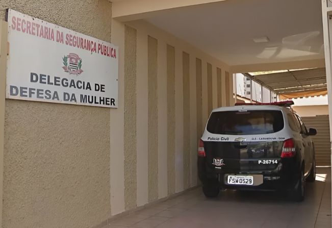 Corpo de mulher morta pelo marido ficou 24 horas dentro de casa, aponta polícia