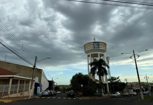Frente fria avança e pode provocar chuva forte em Auriflama no sábado