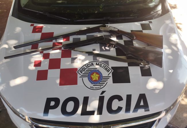 Homem é preso com duas espingardas após denúncia anônima em Auriflama