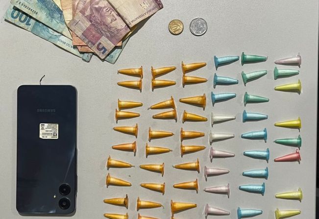 Homem é preso por tráfico de drogas após tentar fugir para canavial às margens de rodovia