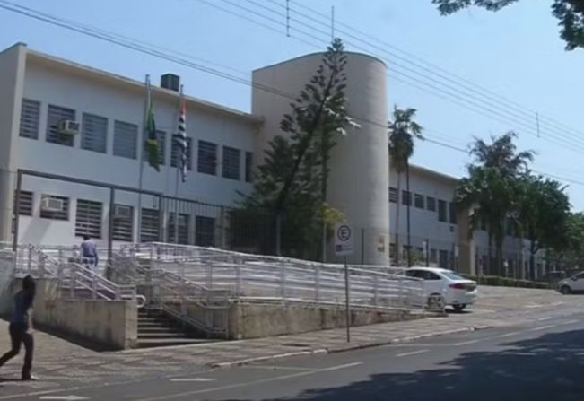Pais são condenados por não levarem filhas à escola