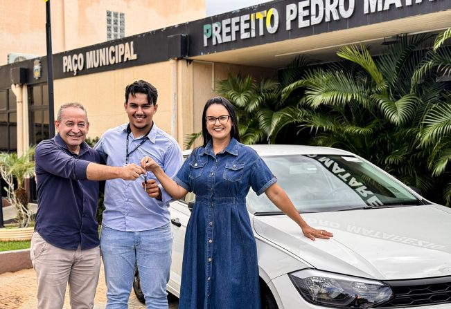 Prefeita de Auriflama apresenta carro novo para transporte de pacientes em tratamento fora da cidade