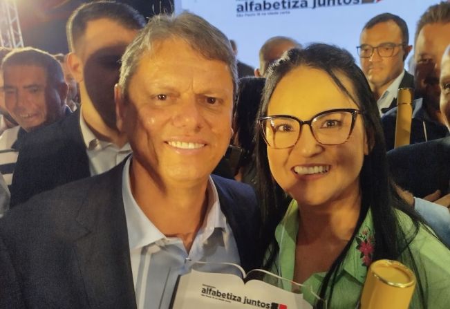 Katia Morita recebe prêmios estaduais por excelência na alfabetização