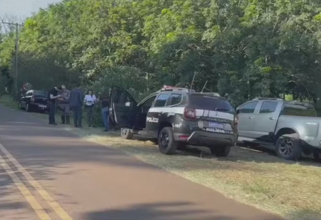 Menino de 9 anos morre após ser atropelado enquanto corria para pegar bola em estrada rural 