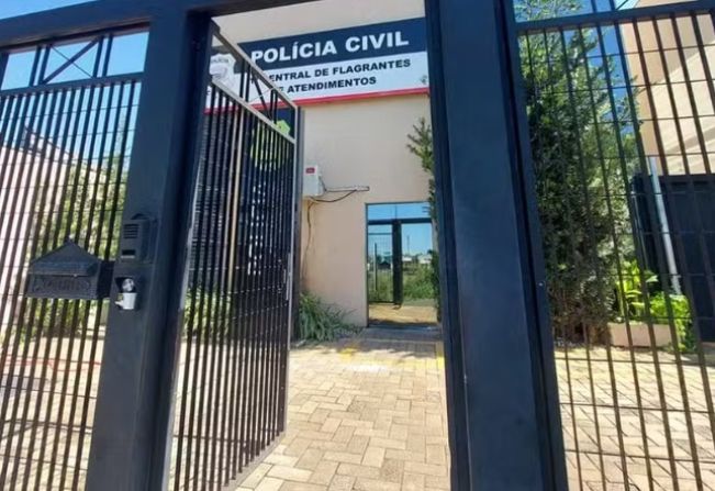 Criança de 11 anos é atropelada ao tentar buscar bola de futebol em avenida