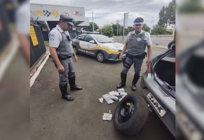 Polícia apreende mais de 100 canetas emagrecedoras escondidas em carro