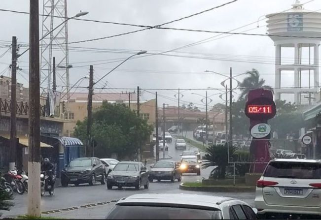Frente fria deve derrubar temperaturas na região após sequência de chuvas