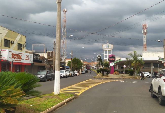 Previsão do tempo indica dia de sol e calor, com noite mais nublada