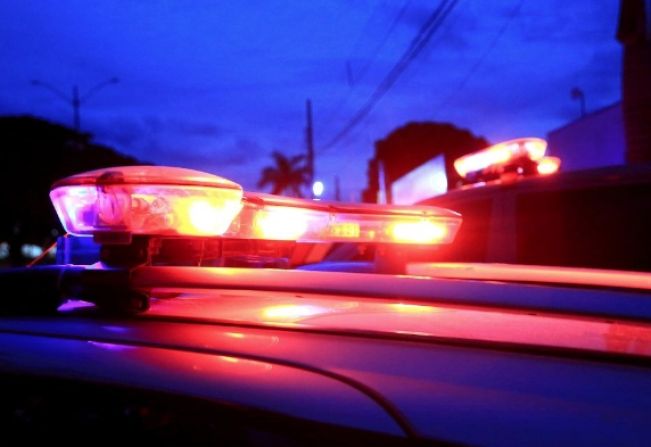 Homem é preso por tentativa de feminicídio contra irmã em Guzolândia