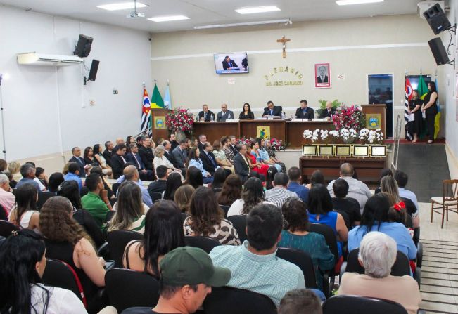 Câmara Municipal de Auriflama realiza sessão solene e entrega títulos de cidadão e mérito honorário